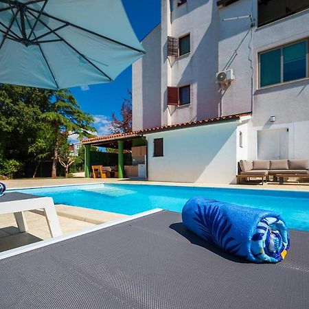 Big Swimming Pool Apartment Monvidal Pula Eksteriør billede