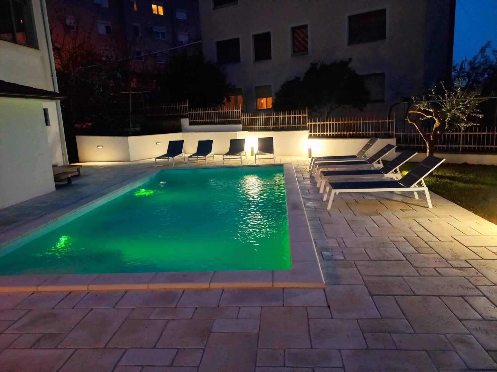 Big Swimming Pool Apartment Monvidal Pula Eksteriør billede