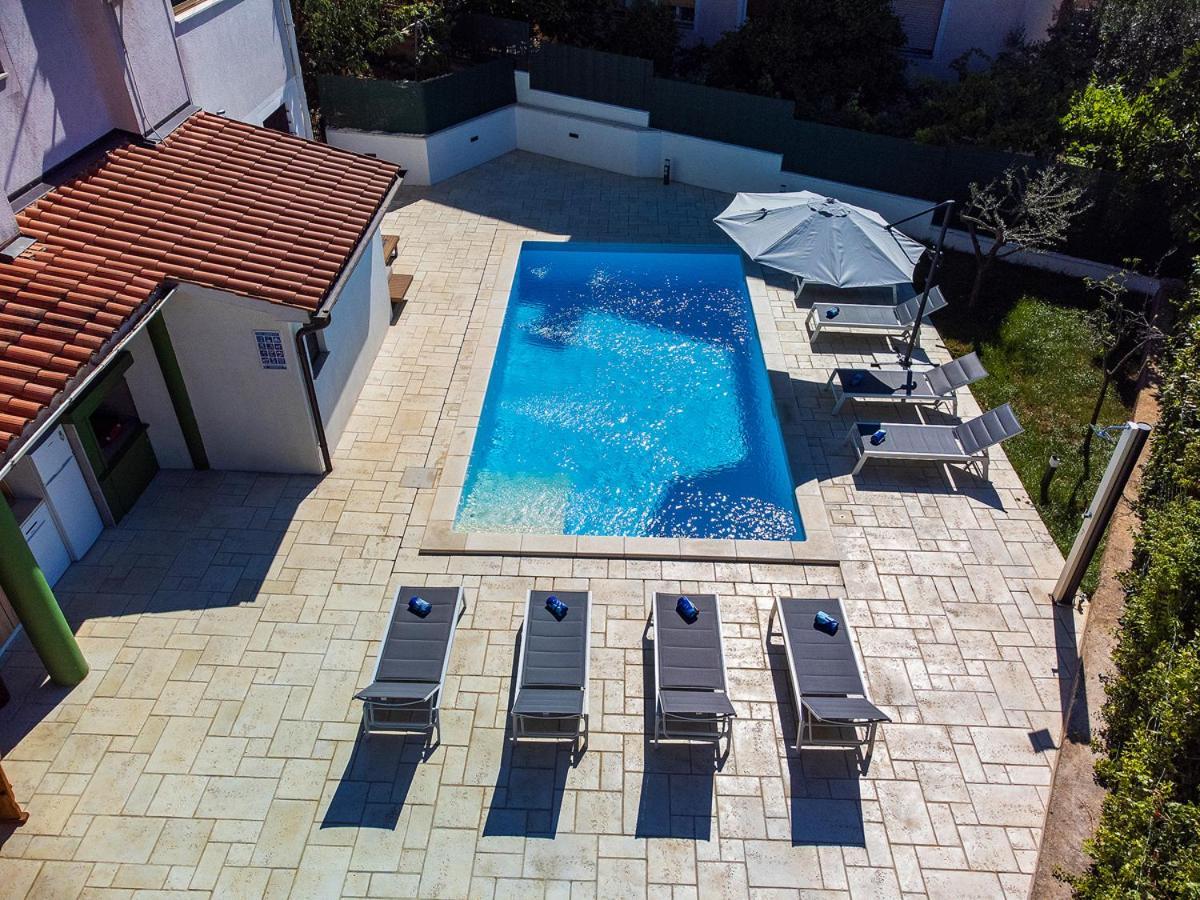 Big Swimming Pool Apartment Monvidal Pula Eksteriør billede