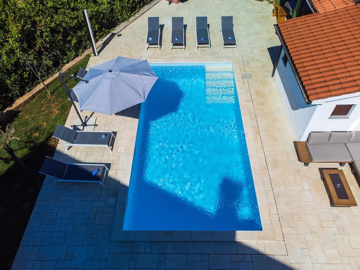 Big Swimming Pool Apartment Monvidal Pula Eksteriør billede