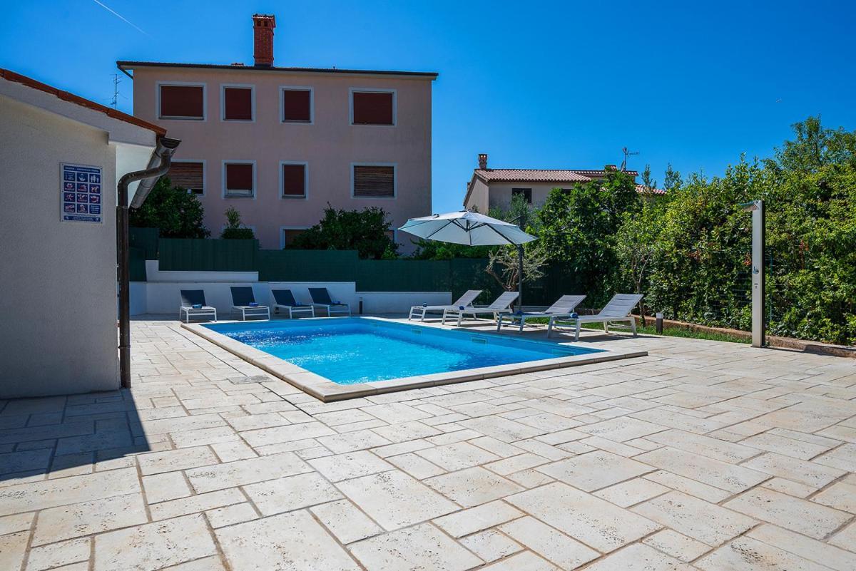 Big Swimming Pool Apartment Monvidal Pula Eksteriør billede