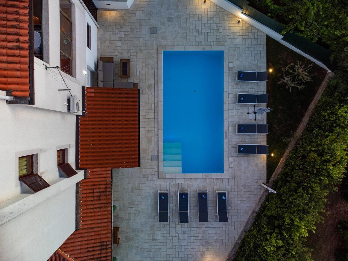 Big Swimming Pool Apartment Monvidal Pula Eksteriør billede