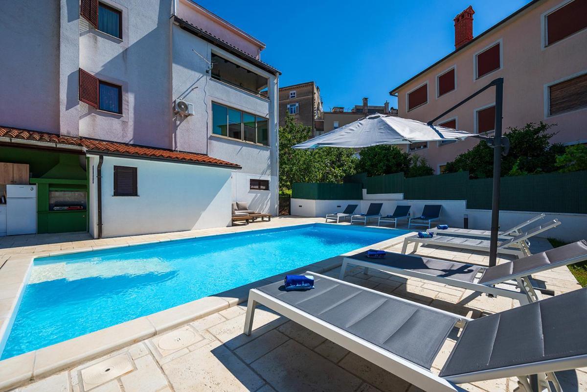 Big Swimming Pool Apartment Monvidal Pula Eksteriør billede